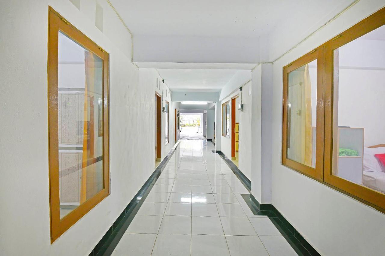 Oyo 90967 Soka Asri Guest House Darmasaba Buitenkant foto