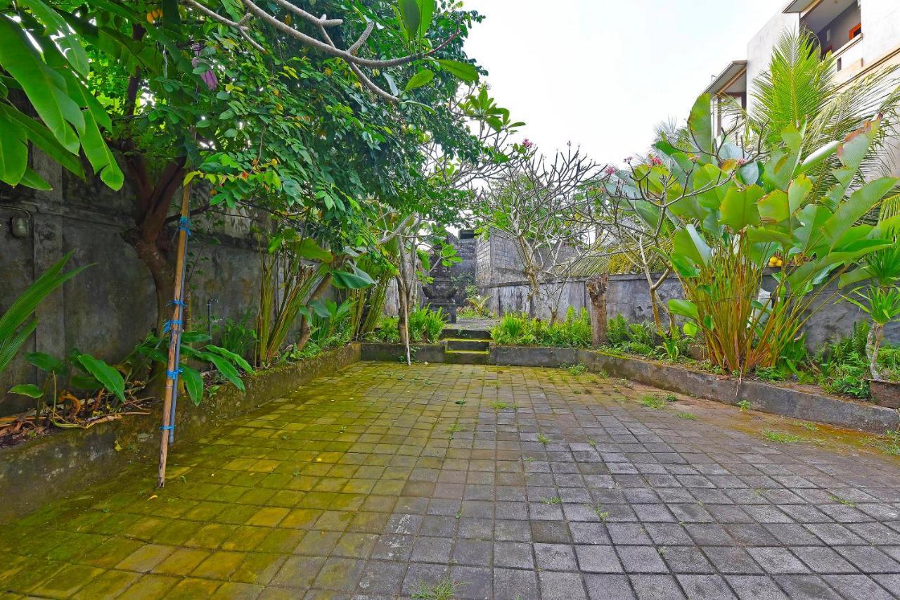Oyo 90967 Soka Asri Guest House Darmasaba Buitenkant foto