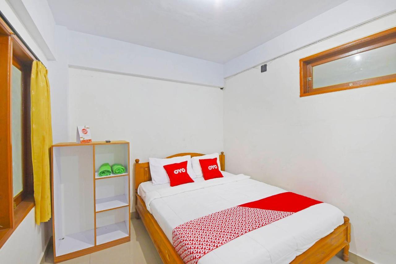 Oyo 90967 Soka Asri Guest House Darmasaba Buitenkant foto
