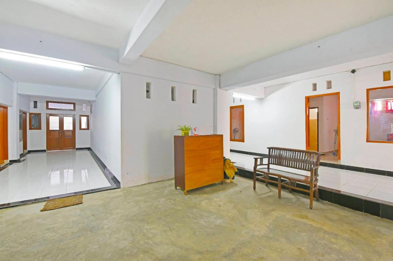 Oyo 90967 Soka Asri Guest House Darmasaba Buitenkant foto