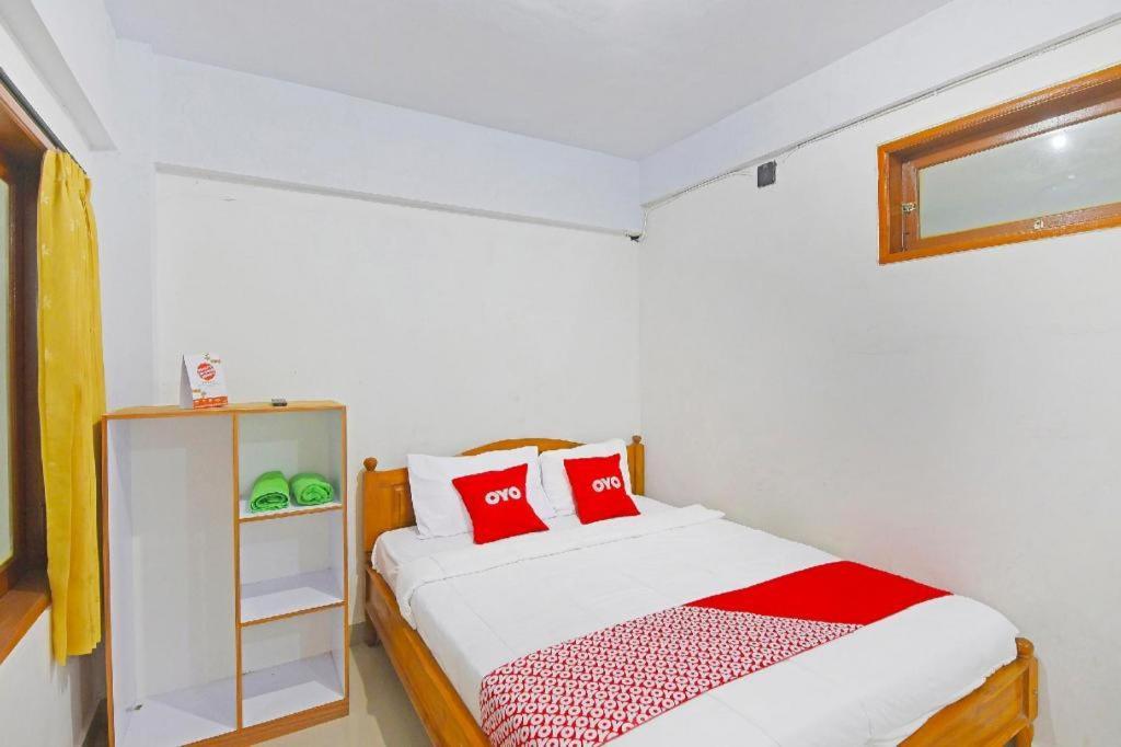 Oyo 90967 Soka Asri Guest House Darmasaba Buitenkant foto